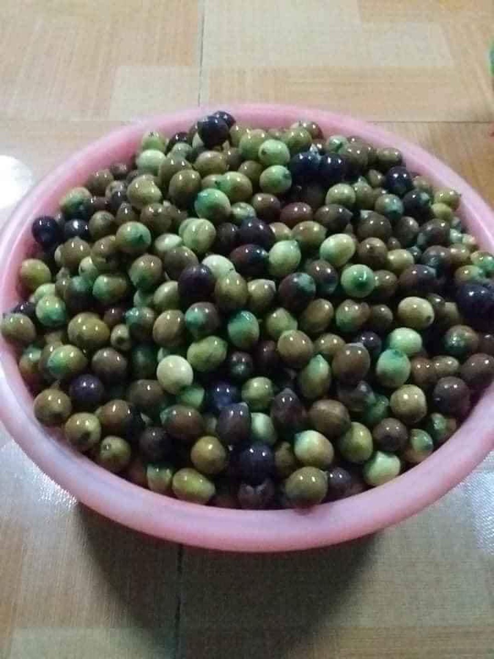 Cơn sốt hạt sen đầu hè, nhập cả tạ vẫn không đủ hàng trả khách - 1 Cơn sốt hạt sen đầu hè, nhập cả tạ vẫn không đủ hàng trả khách - 1