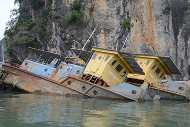 9 con tàu “ma” của Vinashin trên vịnh Hạ Long: Không thể xử lý được?