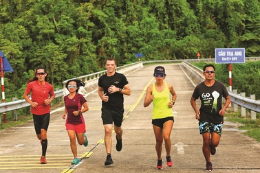 Tổ chức giải marathon khám phá nhiều địa điểm du lịch nổi tiếng tại Di sản Phong Nha – Kẻ Bàng