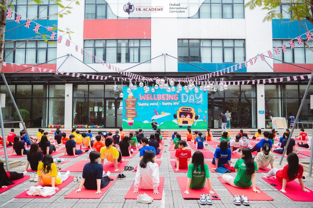 Học tiếng Anh hiệu quả mà không nhàm chán tại UK Academy Hạ Long - 3 Học tiếng Anh hiệu quả mà không nhàm chán tại UK Academy Hạ Long - 3