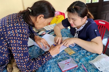 Quảng Nam đẩy mạnh chi trả các chế độ BHXH không dùng tiền mặt