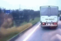 Nổi bật tuần qua: Tài xế bị che mắt, suýt đâm ô tô chạy vào làn ngược chiều