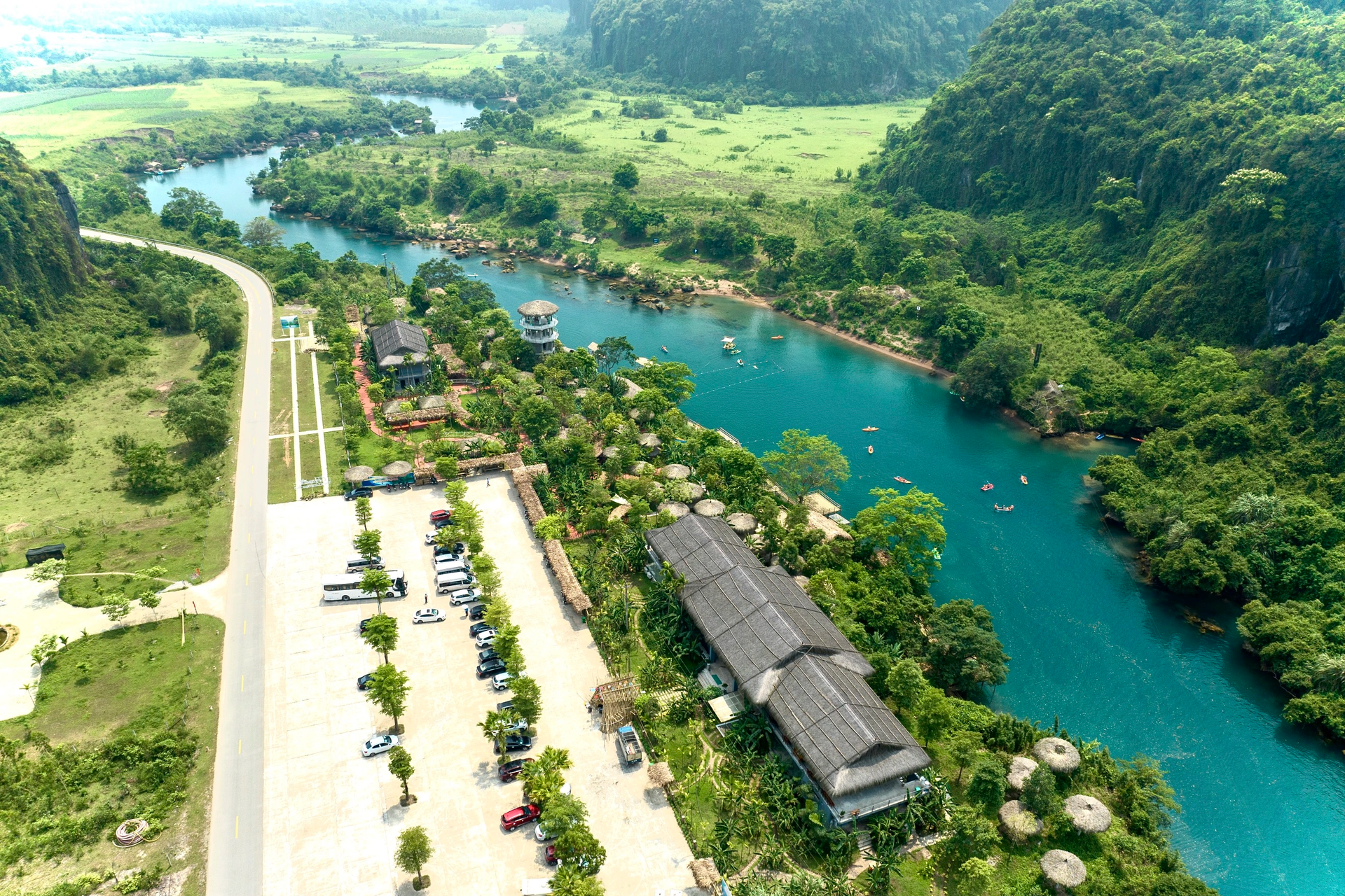 Trải nghiệm đu dây mạo hiểm giữa thiên nhiên đẹp như tranh ở Quảng Bình - 2 Trải nghiệm đu dây mạo hiểm giữa thiên nhiên đẹp như tranh ở Quảng Bình - 2