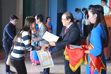 Học bổng Phạm Văn Đồng dành 400 suất cho sinh viên nghèo học giỏi, xuất sắc