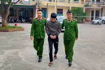 Nam thanh niên ở Hà Nội trang bị con dấu, hợp đồng công ty xổ số để lừa đảo