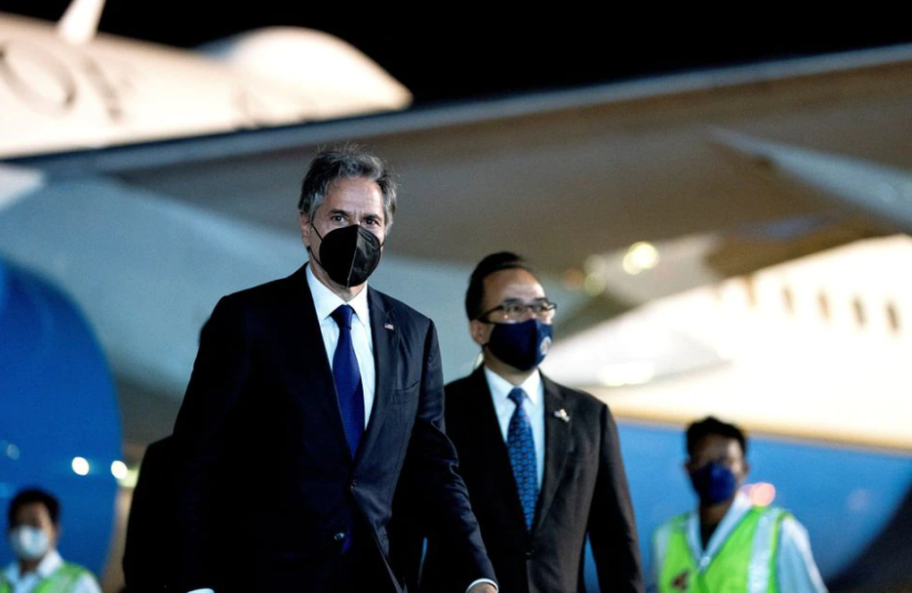 Ngoại trưởng Mỹ thay đổi lịch trình vào phút chót để viếng ông Abe  - 1