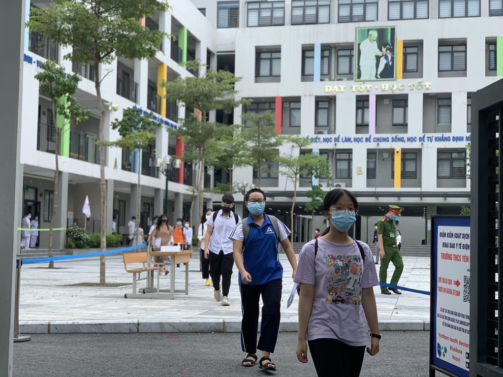 Thí sinh Hà Nội hài lòng với 2 môn thi đầu vào lớp 10 THPT - 1 Thí sinh Hà Nội hài lòng với 2 môn thi đầu vào lớp 10 THPT - 1