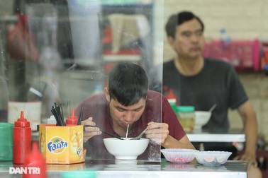 Muốn mở cửa hàng kinh doanh ăn uống cần những điều kiện gì?