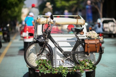 Hơn 30 chiếc xe cổ độc lạ diễu hành khắp đường phố TPHCM