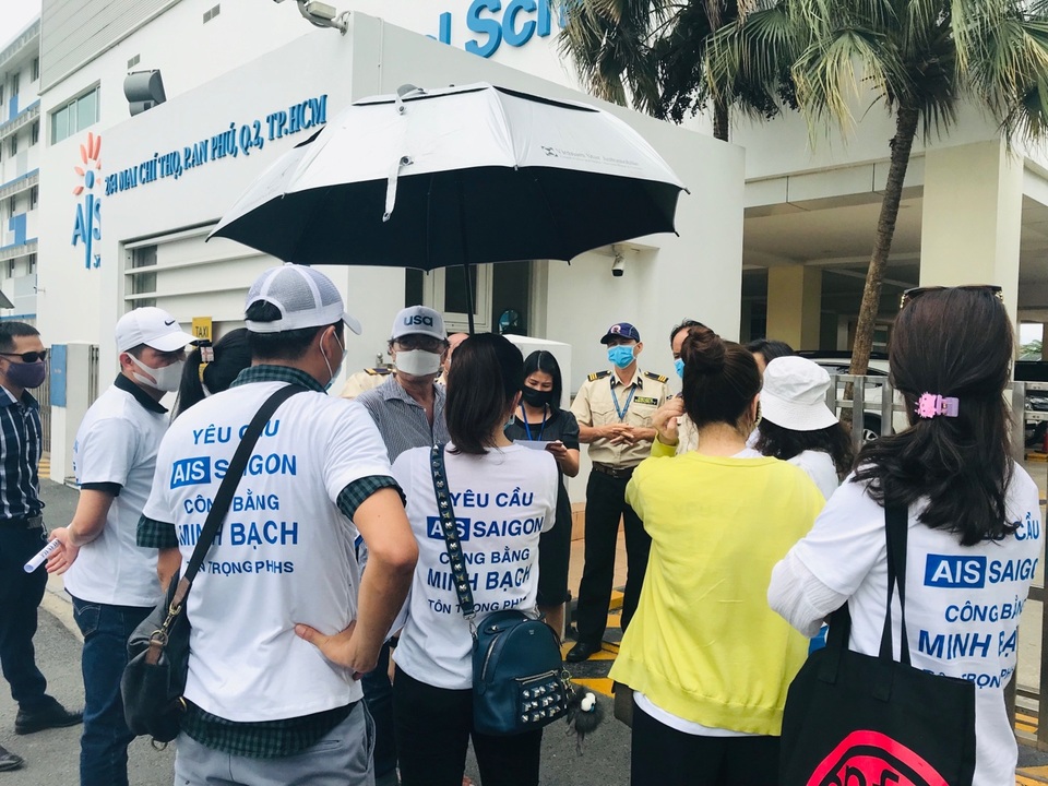 Phản đối học phí đợt nghỉ dịch, phụ huynh trường quốc tế “quây” nhà trường - 3 Phản đối học phí đợt nghỉ dịch, phụ huynh trường quốc tế “quây” nhà trường - 3