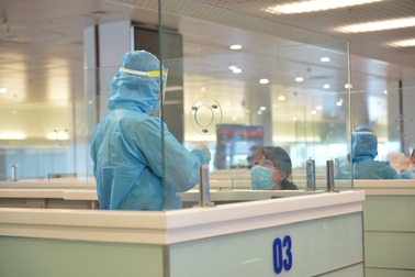 Việt Nam thêm 1 ca mắc Covid-19, châu Âu thành tâm dịch của thế giới