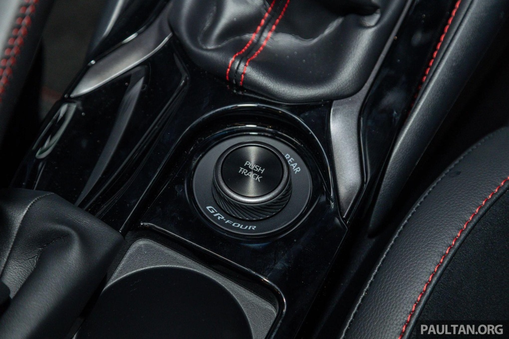 Chi tiết Toyota Corolla bản mạnh 300 mã lực, tay chơi Việt vẫn phải chờ - 17 Chi tiết Toyota Corolla bản mạnh 300 mã lực, tay chơi Việt vẫn phải chờ - 17
