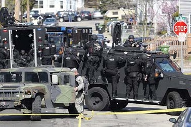 Chiến dịch hùng hậu vây bắt nghi phạm đánh bom Boston