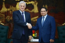 Thủ tướng đề nghị Standard Chartered hỗ trợ xây trung tâm tài chính quốc tế