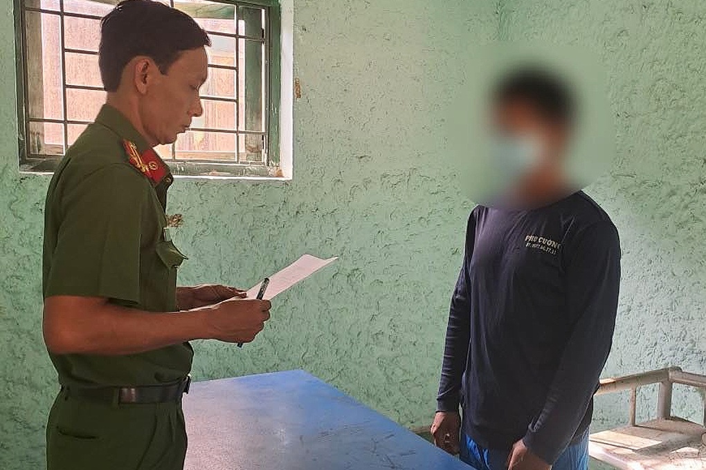 Người phụ nữ đau đớn tố cáo chồng hiếp dâm con gái riêng - 1 Người phụ nữ đau đớn tố cáo chồng hiếp dâm con gái riêng - 1
