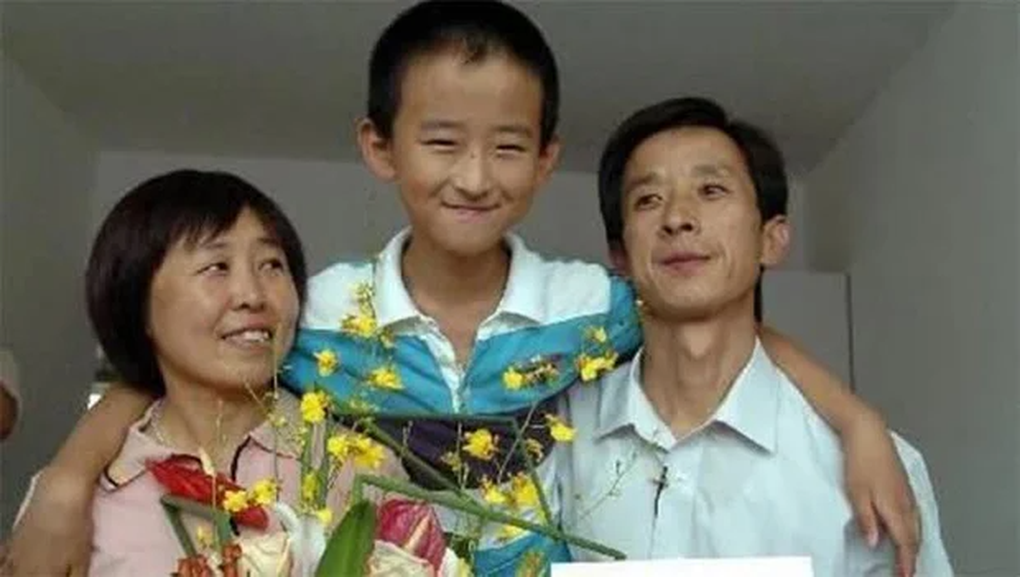 Thần đồng Trung Quốc gần 30 tuổi vẫn sống bám bố mẹ - 2 Thần đồng Trung Quốc gần 30 tuổi vẫn sống bám bố mẹ - 2
