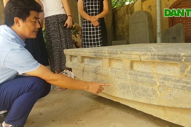 Phát hiện sập đá cổ ở Ninh Bình