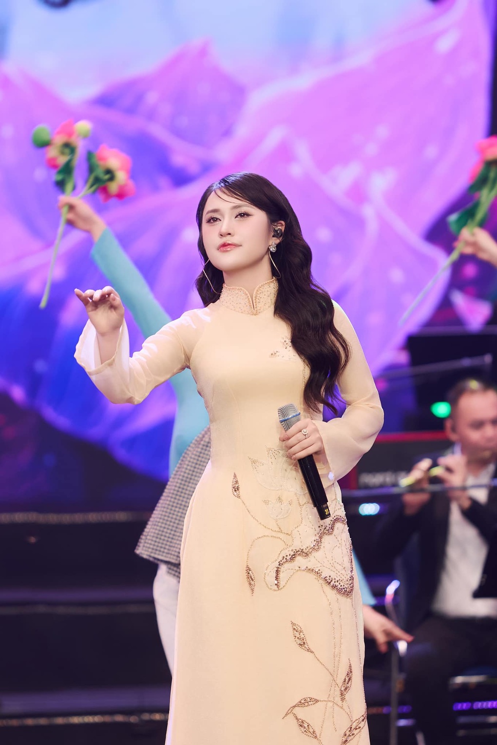 Ca sĩ giành giải cao nhất Tiếng hát Hà Nội 2024 nói lý do chưa bứt phá - 2 Ca sĩ giành giải cao nhất Tiếng hát Hà Nội 2024 nói lý do chưa bứt phá - 2