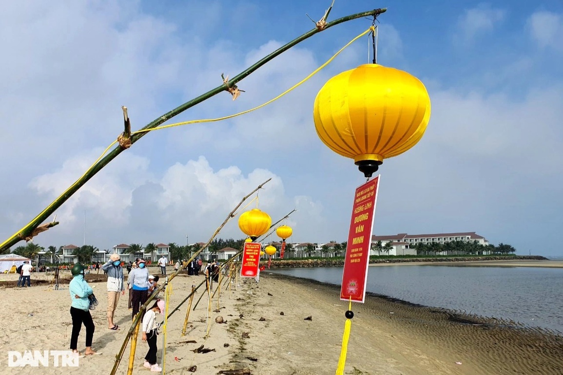 Lễ cầu siêu 17 người xấu số thiệt mạng trên biển Cửa Đại - 3 Lễ cầu siêu 17 người xấu số thiệt mạng trên biển Cửa Đại - 3