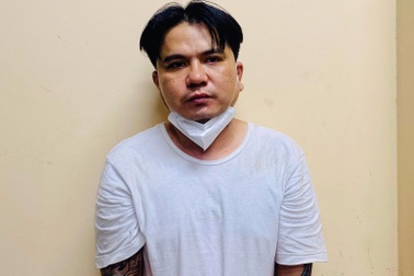 Du khách Nga cả tin bị tài xế xe ôm rởm cướp iPhone