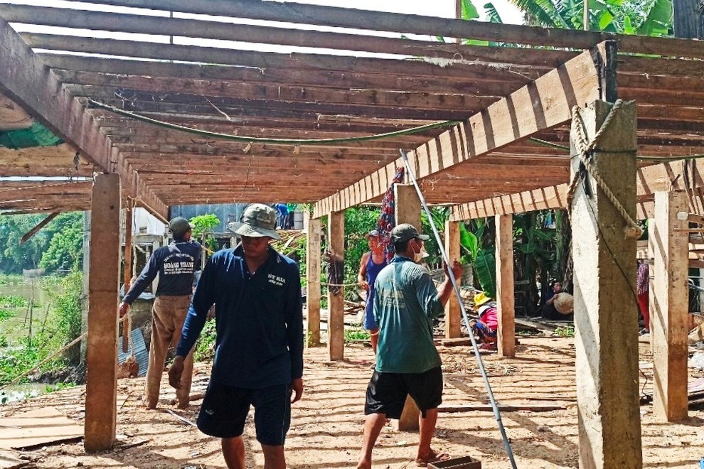 Sạt lở nghiêm trọng bờ sông Châu Đốc, di dời khẩn cấp 6 nhà dân - 3 Sạt lở nghiêm trọng bờ sông Châu Đốc, di dời khẩn cấp 6 nhà dân - 3