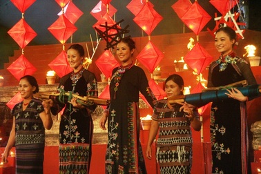 Tinh hoa 4 quốc gia trong đêm thời trang “Sự biến đổi kỳ diệu”