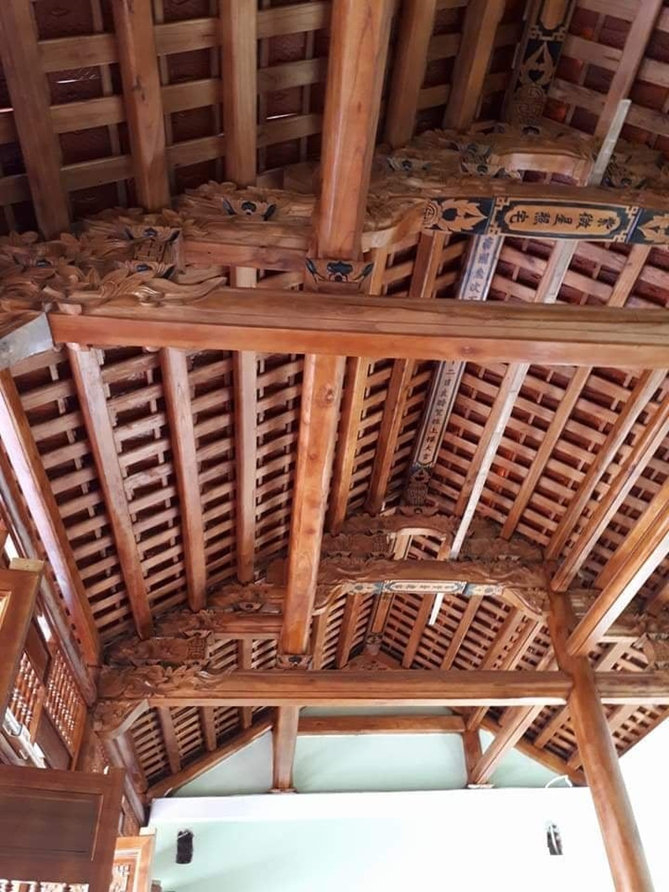 Đại gia Việt tuổi xế chiều chi tiền tỷ xây nhà gỗ truyền thống - 3 Đại gia Việt tuổi xế chiều chi tiền tỷ xây nhà gỗ truyền thống - 3