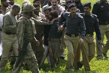 Pakistan chiếm lại học viện cảnh sát, 12 người thiệt mạng