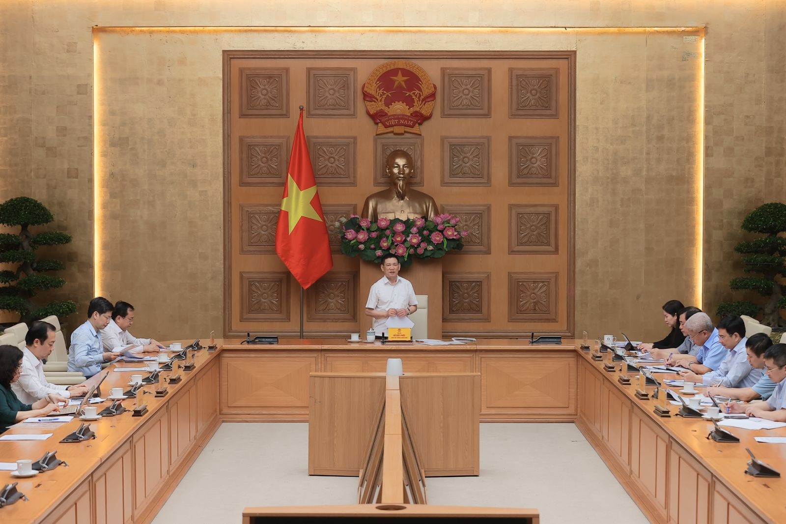 Phó Thủ tướng Hồ Đức Phớc chỉ đạo về quản lý giá điện, xăng dầu - 1
