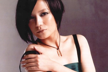 Triệu Vy phớt lờ tin đồn “cướp” người yêu của cựu hoa hậu