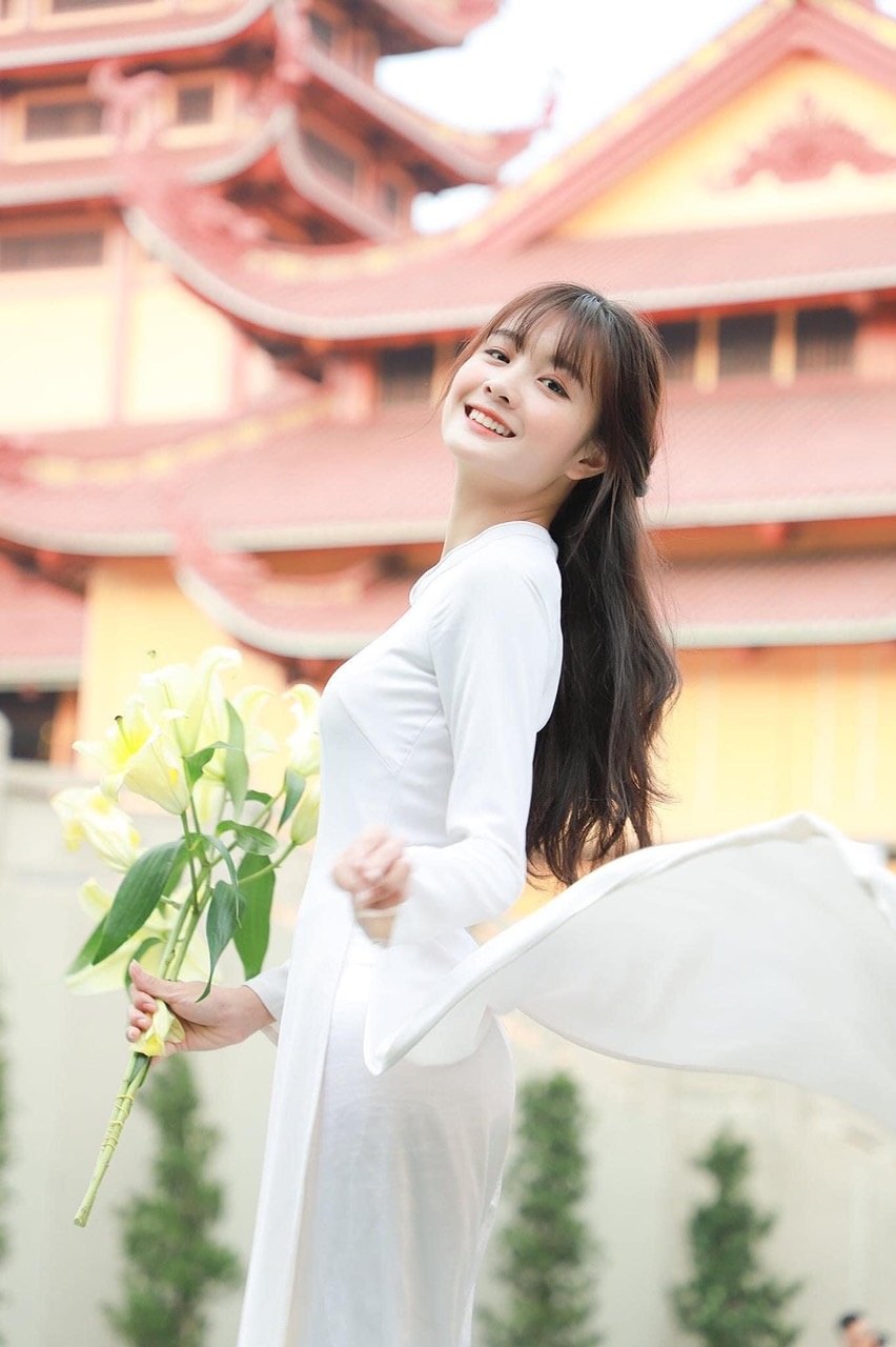 Nữ sinh ĐH Văn Lang sở hữu nét đẹp dịu dàng, thanh khiết say đắm lòng người - 5 Nữ sinh ĐH Văn Lang sở hữu nét đẹp dịu dàng, thanh khiết say đắm lòng người - 5