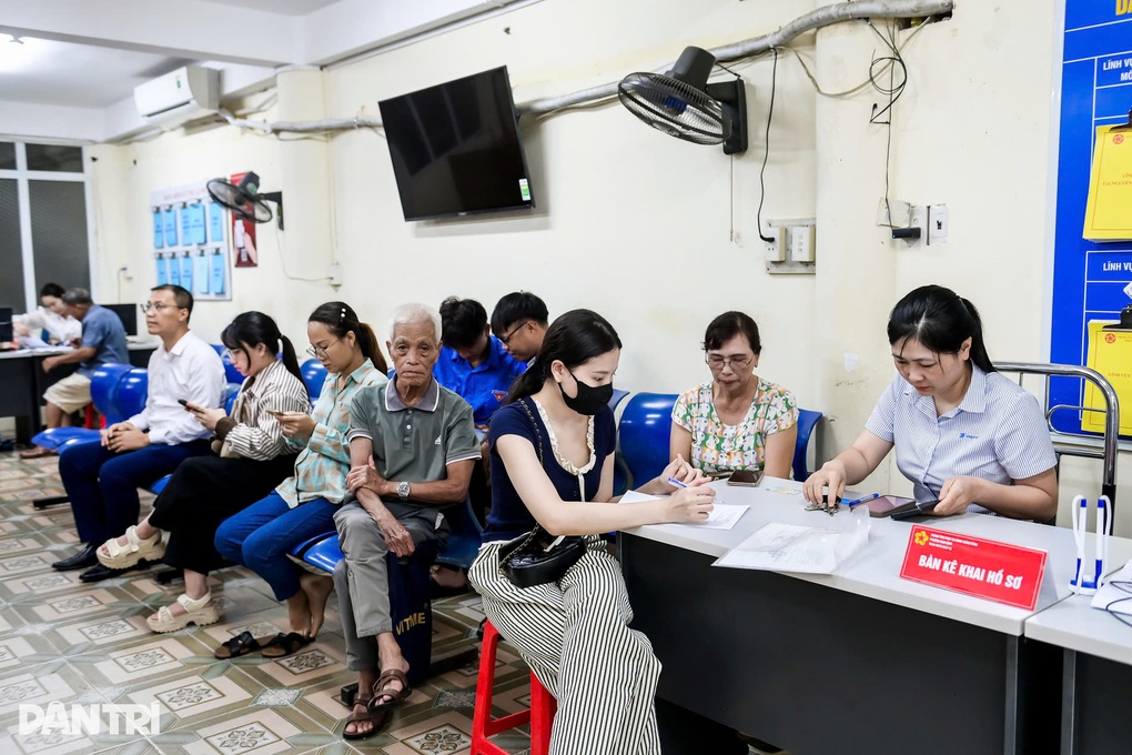 Phường lớn nhất tỉnh Ninh Bình bố trí thêm 4 địa điểm phục vụ người dân - 1 Phường lớn nhất tỉnh Ninh Bình bố trí thêm 4 địa điểm phục vụ người dân - 1