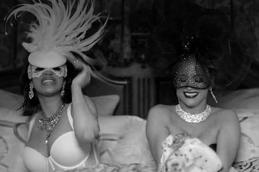 Jennifer Lopez đeo nữ trang 4,5 triệu USD trong MV mới