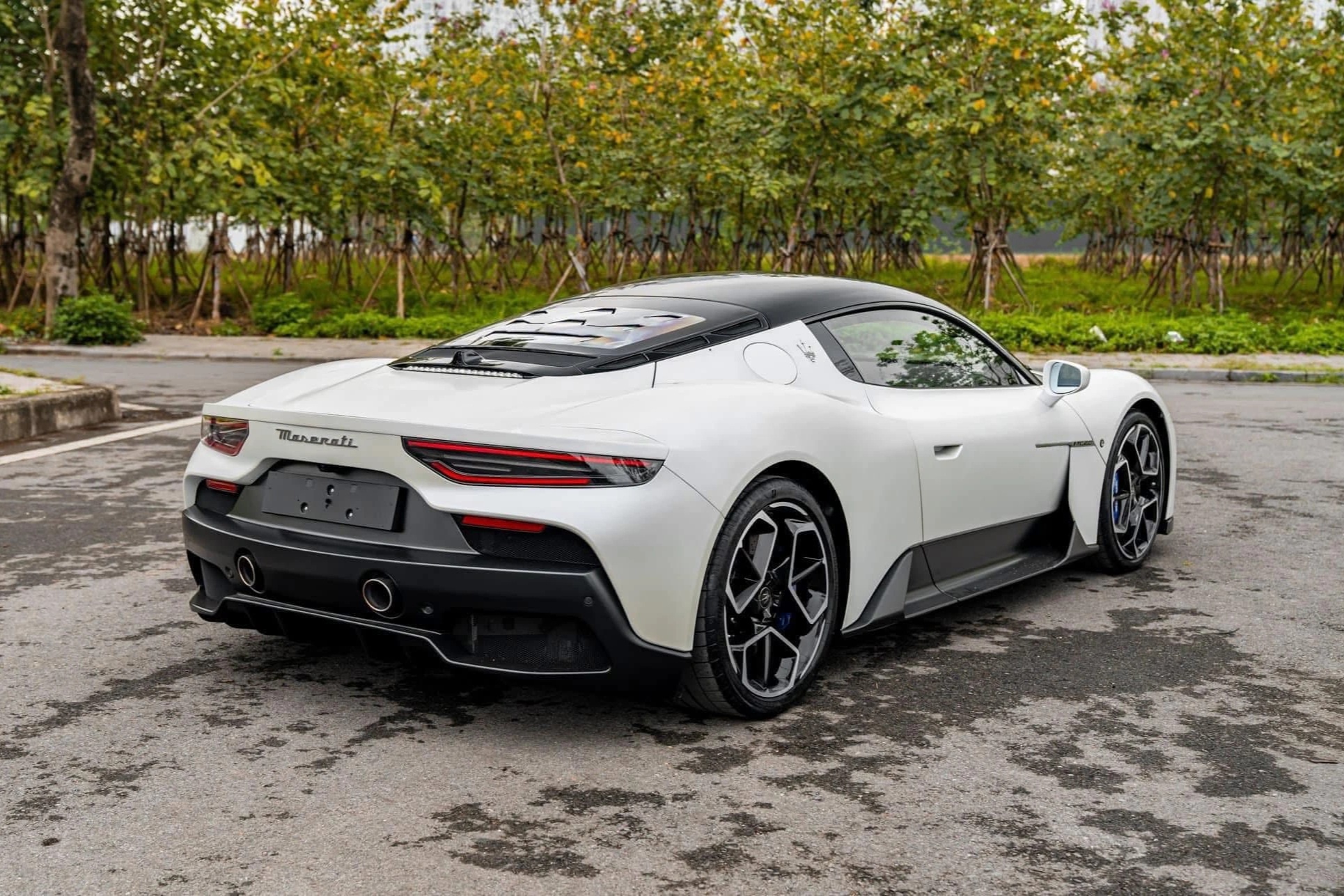 Rao bán 3 năm vẫn chưa có khách, siêu xe Maserati MC20 được giảm 5 tỷ đồng - 2
