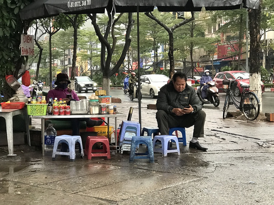 Quán hàng ế ẩm, doanh thu lao dốc vì dịch cúm Corona - 2 Quán hàng ế ẩm, doanh thu lao dốc vì dịch cúm Corona - 2