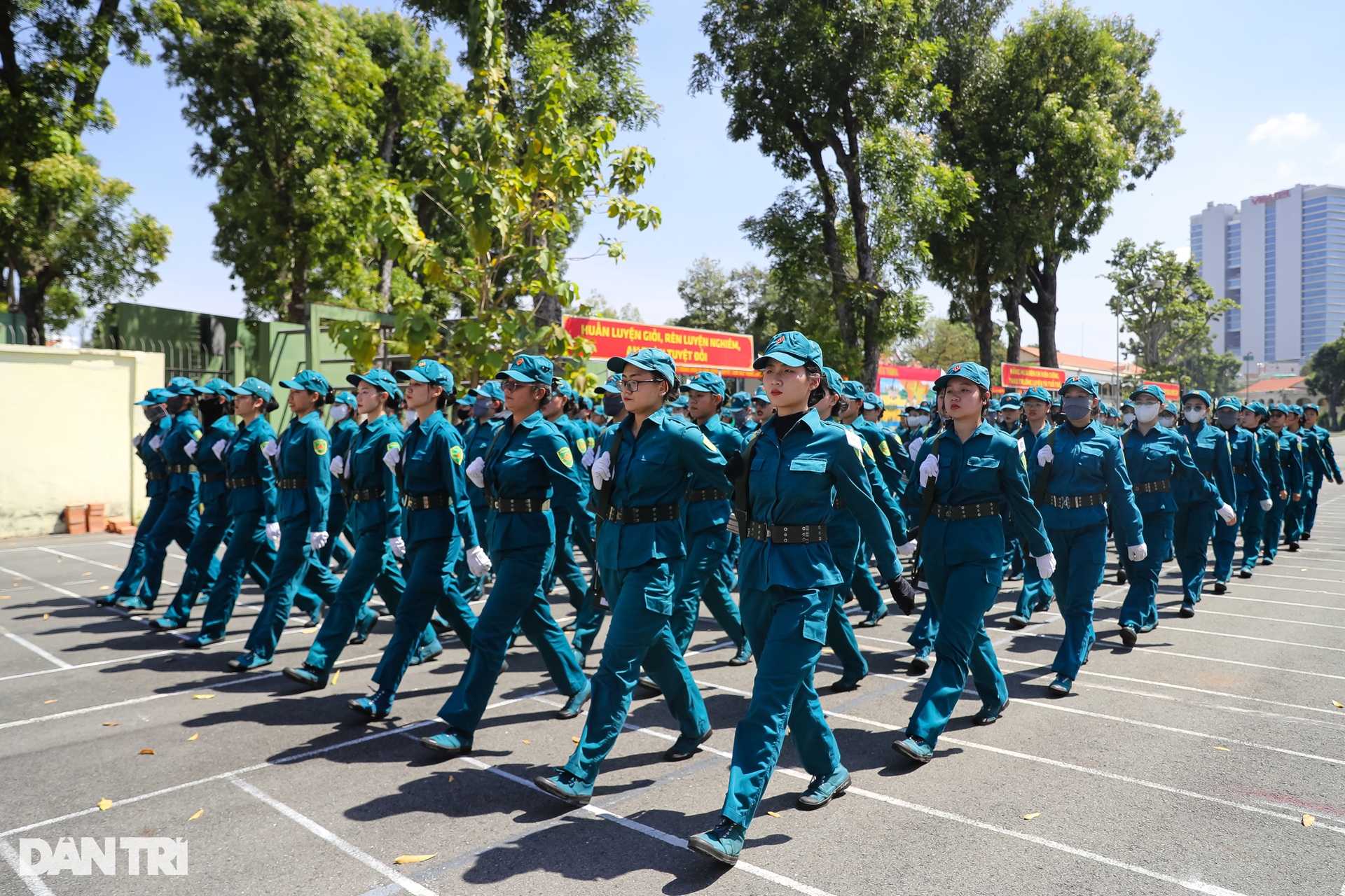 Chị em ruột tại TPHCM tham gia luyện tập diễu binh mừng đại lễ 30/4 - 12 Chị em ruột tại TPHCM tham gia luyện tập diễu binh mừng đại lễ 30/4 - 12