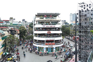 Hà Nội ấn định thời gian phá bỏ tòa nhà "Hàm cá mập"?