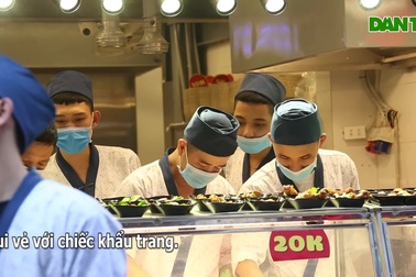 Cuộc sống đời thường cùng chiếc khẩu trang phòng dịch