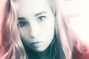 Nửa đêm dùng ga trải giường trèo ra ngoài ký túc xá mua rượu, nữ sinh ngã tử vong