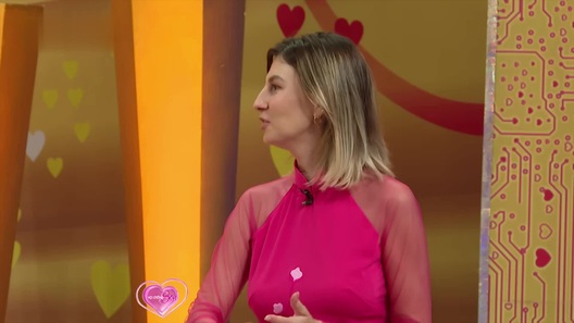 Đang nói chuyện với chàng trai mới gặp, cô gái Nga nhận ra một sự thật