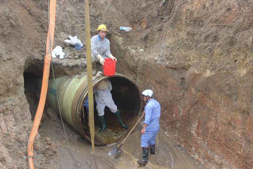 Ngừng cấp nước vì đường ống dẫn nước sạch sông Đà gặp sự cố - 1 Ngừng cấp nước vì đường ống dẫn nước sạch sông Đà gặp sự cố - 1