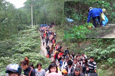 Du khách vô tư vứt rác tại “Đệ nhất danh lam”, công nhân còng lưng đi gom