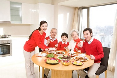 Chiếc điện thoại bên bàn ăn