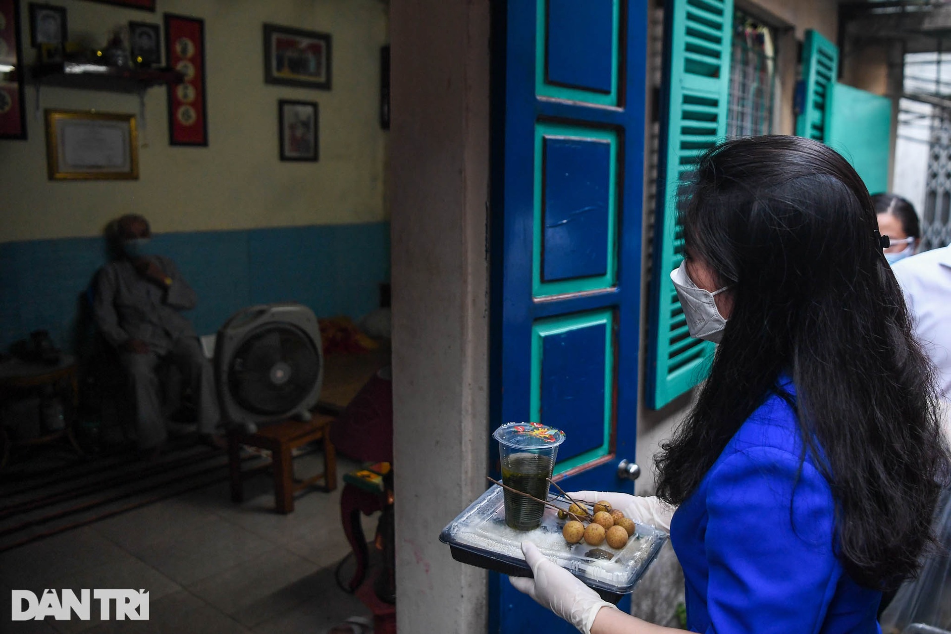 Hà Nội: Trao tặng 50.000 suất cơm nghĩa tình tới người dân gặp khó khăn - 11 Hà Nội: Trao tặng 50.000 suất cơm nghĩa tình tới người dân gặp khó khăn - 11