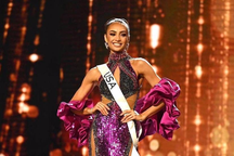 Tân Hoa hậu Hoàn vũ thừa nhận không tắm gội suốt hai tuần dự thi