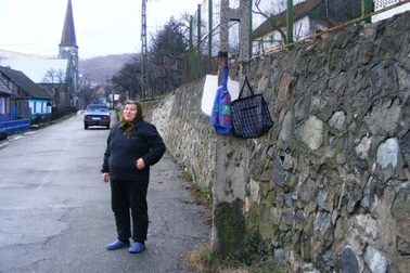 Kỳ lạ ngôi làng không trộm cắp, không cảnh sát, người dân tha hồ treo tiền ngoài đường