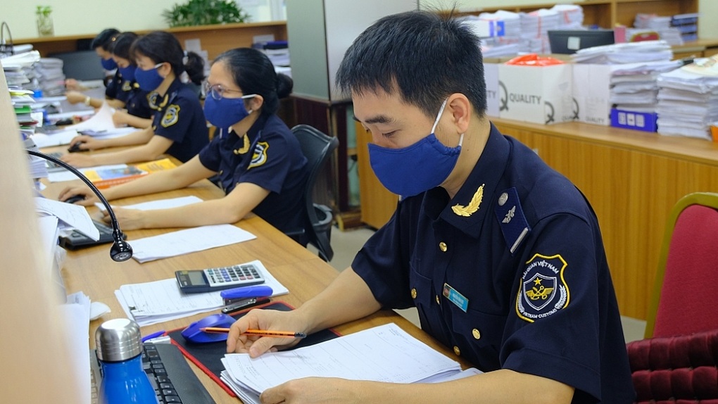 11 tháng thu ngân sách ngành hải quan đạt hơn 400.000 tỷ đồng - 1 11 tháng thu ngân sách ngành hải quan đạt hơn 400.000 tỷ đồng - 1
