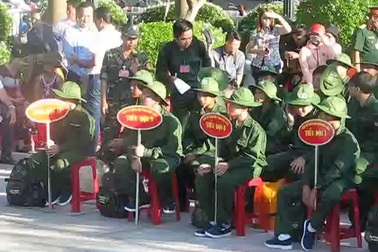 Học sinh Bạc Liêu xuất quân "Học kỳ quân đội"