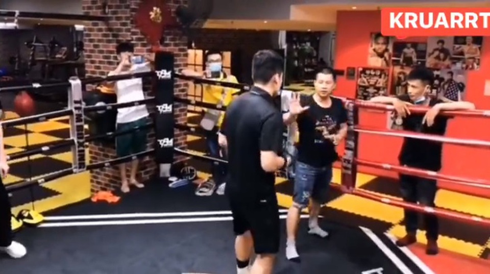 Thách đấu võ sĩ boxing, môn đồ Vịnh Xuân Quyền nhận cái kết đắng - 1 Thách đấu võ sĩ boxing, môn đồ Vịnh Xuân Quyền nhận cái kết đắng - 1