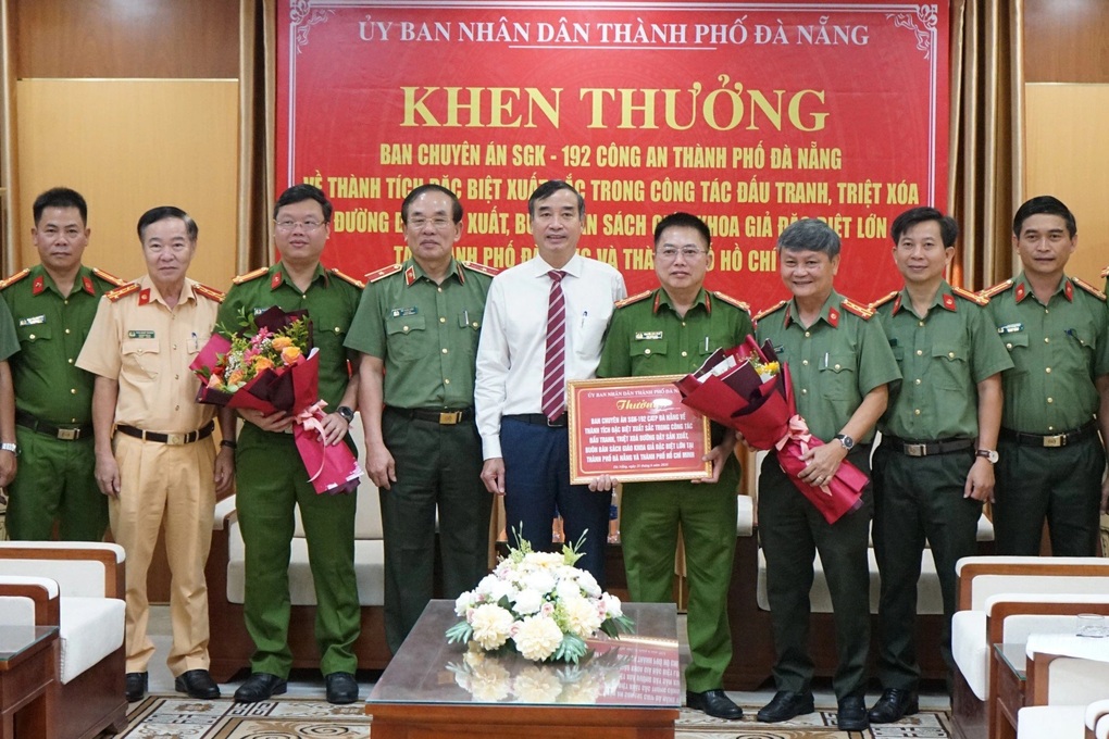 Lộ tẩy đường dây làm giả hơn 4 triệu cuốn sách giáo khoa - 3 Lộ tẩy đường dây làm giả hơn 4 triệu cuốn sách giáo khoa - 3